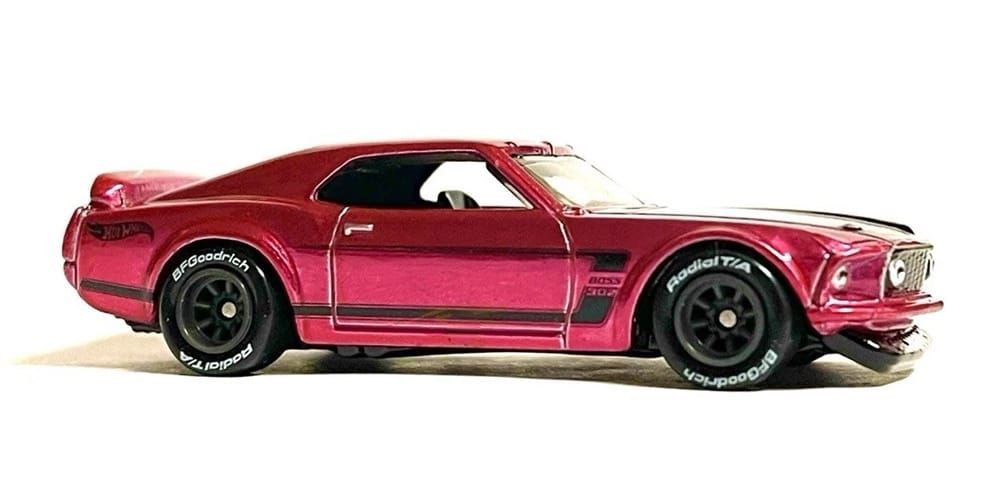 Hot Wheels 1969 Ford Mustang Boss 302 Legends Tour 2026 – vue latérale